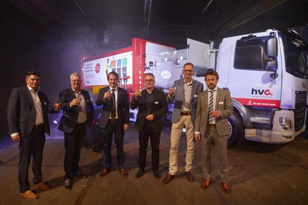 VDL presents first electric vehicles for waste collection
